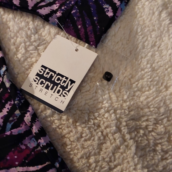 🌺 NWT Strictly Scrubs Long Sleeve Scrub Top - Picture 7 of 10